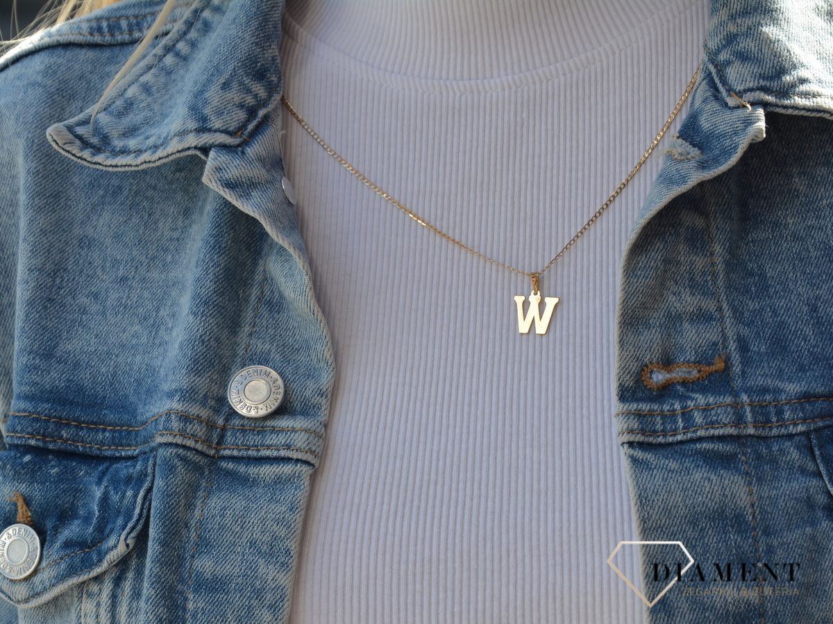 Złota zawieszka w kształcie litery to ostatnio jeden z najmodniejszych dodatków do stylizacji. Zawieszka w kształcie litery W. Darmowa wysyłka!.jpg